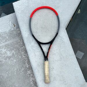 Wilson Clash 100 v1 Tennis Racket